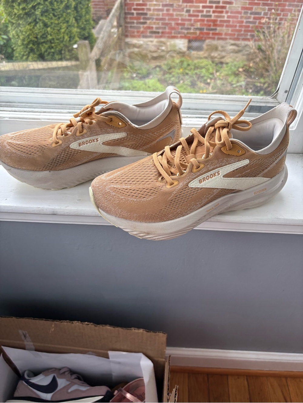 Brooks Glycerin 22 sneakers. Taffy/moonbeam/essence Size 9.5 - Picture 7 of 8